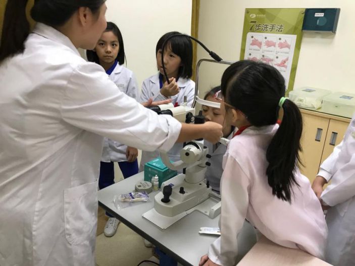 我院舉辦“小小眼科醫生”活動， 30名小學生參與醫生職業體驗